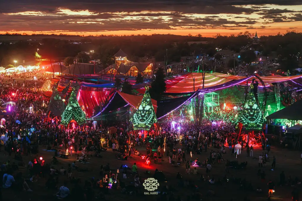 Festival abgebrochen: Zwei Todesfälle erschüttern das Ozora Festival